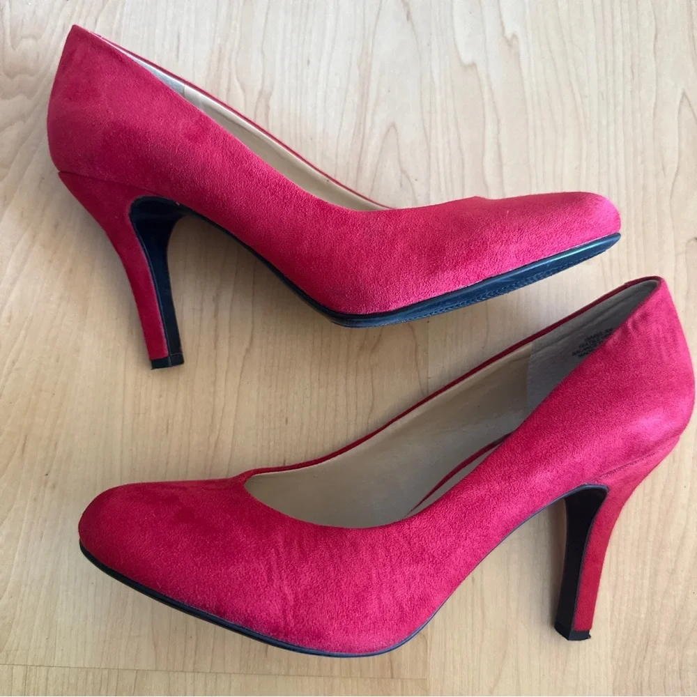 Kelly & Katie Isabel Women’s Red Faux Suede Round-Toe Pumps Heels, Size 8.5